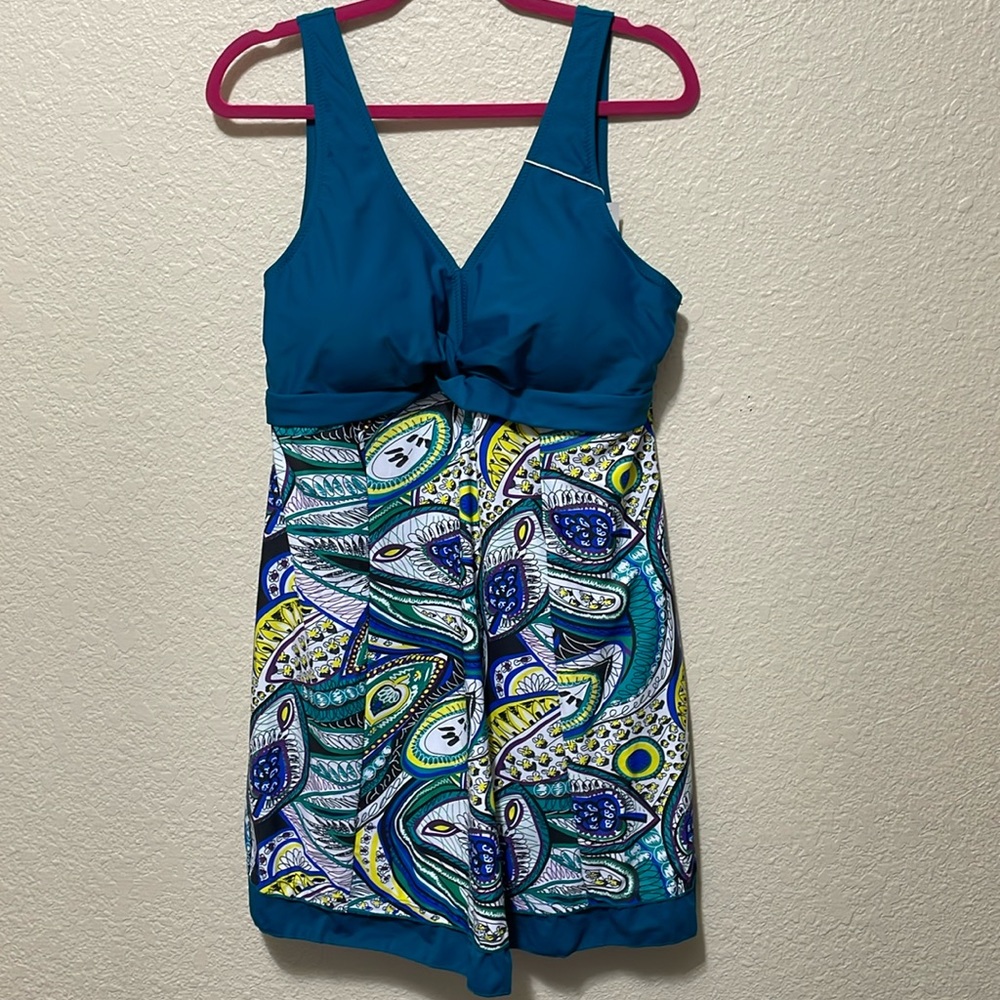 Summer Mae Women's Plus Size One Piece Swimsuit. NWT. Size 4X.